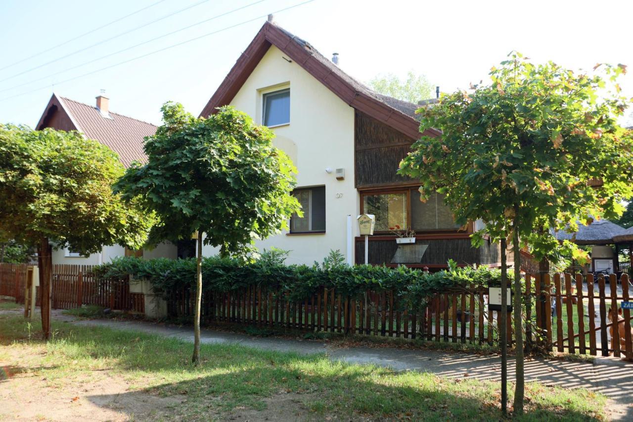 Nyuszis Apartman Kiskunmajsa Esterno foto